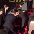 Jennifer Lawrence cade (ancora) sul red carpet a Madrid01