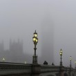 Nebbia "cancella" Londra: voli a terra e disagi6