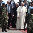 Papa Francesco anticipa Giubileo da Bangui: "No alla paura"04