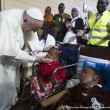 Papa Francesco anticipa Giubileo da Bangui: "No alla paura"06