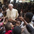Papa Francesco anticipa Giubileo da Bangui: "No alla paura"07