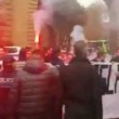 YOUTUBE Manifestazione anti-Islam in Francia, polizia carica