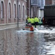 Maltempo, inondazioni in Inghilterra: centinaia di evacuati 01