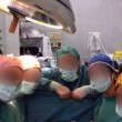 Campania, brutto vizio sala operatoria, selfie con sangue2