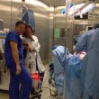 Campania, brutto vizio sala operatoria, selfie con sangue7