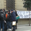 YOUTUBE Arezzo, risparmiatori assediano Banca Etruria 5