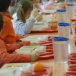 Scuola Corsico, genitori non pagano: 500 bambini senza mensa