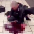 Londra, tenta di sgozzare uomo in metro: forse un terrorista 3