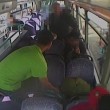 Aggredisce uomo su bus2