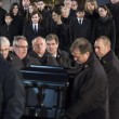Celine Dion distrutta a funerali marito5