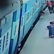 Donna muore risucchiata da treno in movimento