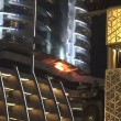 Dubai, selfie davanti all'Adress Downtown Hotel in fiamme7