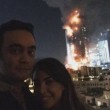 Dubai, selfie davanti all'Adress Downtown Hotel in fiamme2