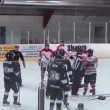 Hockey, rissa coinvolge 8 giocatori e un arbitro4