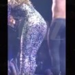 Jennifer Lopez, lato B in mostra la tutina si strappa3