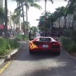 Lamborghini a fuoco parcheggiatore la stava provando