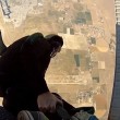Paracadutista impigliato nella cintura di sicurezza