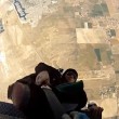 Paracadutista impigliato nella cintura di sicurezza
