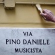 Pino Daniele, sua chitarra nella strada dedicata 2