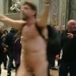 Nudo a San Pietro, bloccato da agenti vaticani FOTO