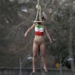 YOUTUBE Femen si "impiccano" per protesta contro Rohani 3
