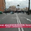 Ilva Genova, lavoratori protestano e bloccano strada FOTO
