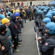 Ilva, ancora proteste a Genova: blindati fermano corteo11