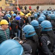 Ilva, ancora proteste a Genova: blindati fermano corteo14