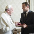 Leo DiCaprio saluta Papa in italiano: "Grazie per l'udienza"03