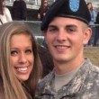 Soldato posta foto con la sua nuova ragazza, ma lei è...