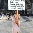 nuda contro molestie sessuali9