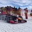 YOUTUBE Max Verstappen guida la Red Bull su neve con catene2