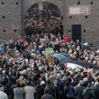 Funerale Umberto Eco, folla al Castello Sforzesco 09