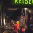 Germania, fermato e assalito bus con migranti2