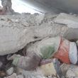Siria, bimbo sotto le macerie: video choc del salvataggio