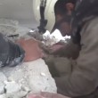 Siria, bimbo sotto le macerie: video choc del salvataggio 7