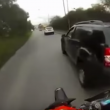 YOUTUBE Motociclista investe pedone su strisce e filma tutto