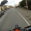 YOUTUBE Motociclista investe pedone su strisce e filma tutto 5