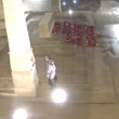 VIDEO YOUTUBE Filmato mentre fa pipì sul monumento ai caduti 3