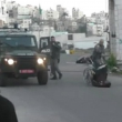 YOUTUBE Polizia Israele fa cadere palesinese da carrozzina
