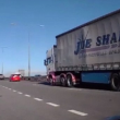 VIDEO YOUTUBE Camion non fa passare ambulanza in autostrada