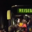 Assalto ai profughi in Germania: attaccati bus e ostello