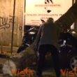 YOUTUBE Maltempo a Napoli, albero si spezza: travolte 2 auto 3