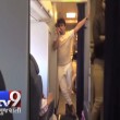 Star Bollywood canta in aereo: equipaggio sospeso 3