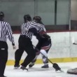YOUTUBE Hockey, giocatore picchia e sputa arbitro: arrestato