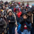 Austria tetto ai migranti, scontro con Europa: "È illegale"