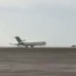 VIDEO-FOTO Aereo senza carrello atterra sul muso e...4