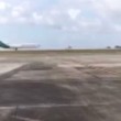 VIDEO-FOTO Aereo senza carrello atterra sul muso e...2