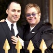 Sanremo, Elton John porta marito. Spot pro coppie gay?