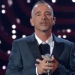 Sanremo, Eros Ramazzotti canta "Più bella cosa" e... VIDEO